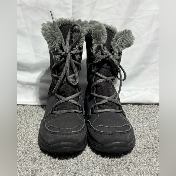 Columbia Girls Size 2 Winter Boots with Faux Fur - Picture 2 of 9